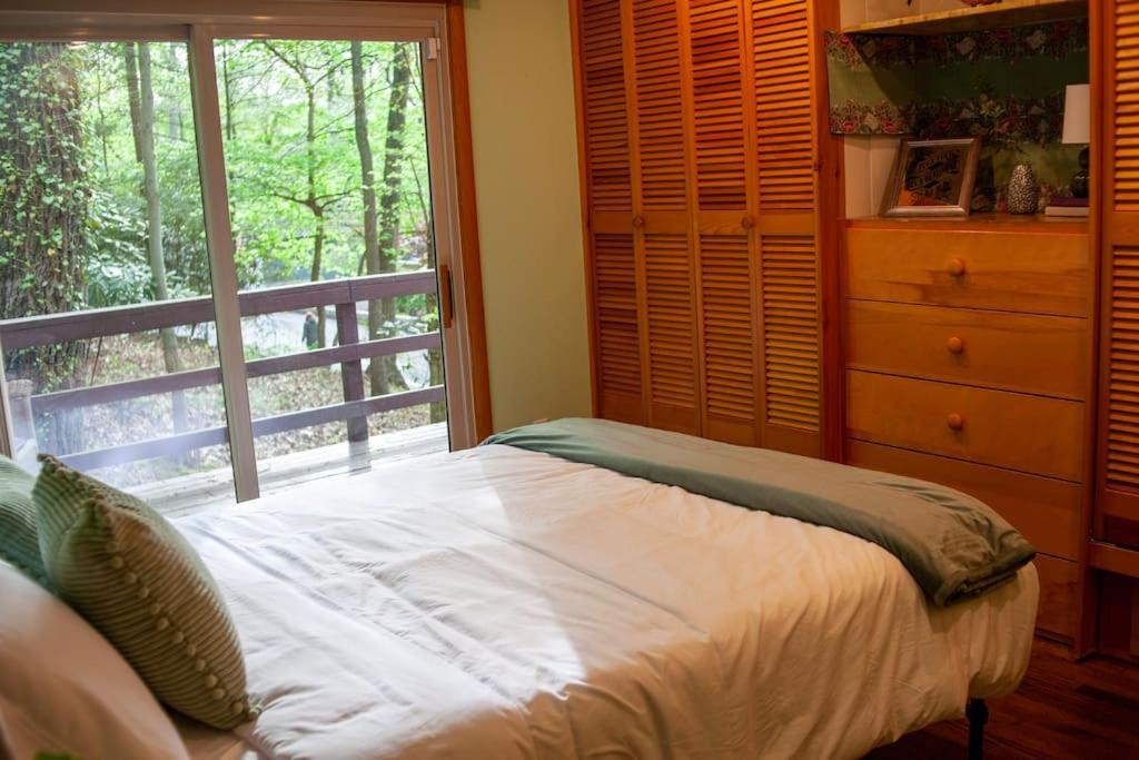 Modern Cabin With Hot Tub Grill Lake Beach Wineries Hiking Fishing And Hershey Park Family And Pet Friendly Superhosts On Ab&B Mount Gretna 외부 사진