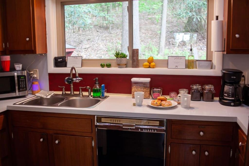 Modern Cabin With Hot Tub Grill Lake Beach Wineries Hiking Fishing And Hershey Park Family And Pet Friendly Superhosts On Ab&B Mount Gretna 외부 사진