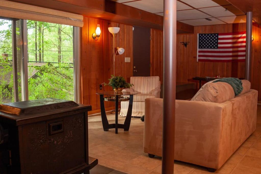 Modern Cabin With Hot Tub Grill Lake Beach Wineries Hiking Fishing And Hershey Park Family And Pet Friendly Superhosts On Ab&B Mount Gretna 외부 사진