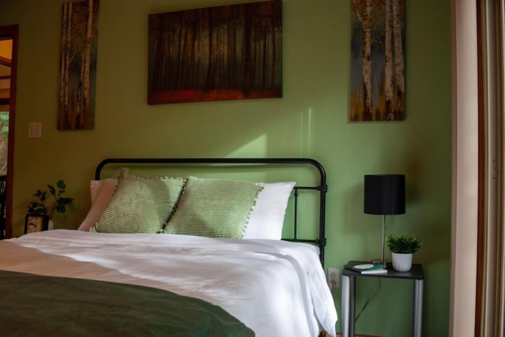 Modern Cabin With Hot Tub Grill Lake Beach Wineries Hiking Fishing And Hershey Park Family And Pet Friendly Superhosts On Ab&B Mount Gretna 외부 사진
