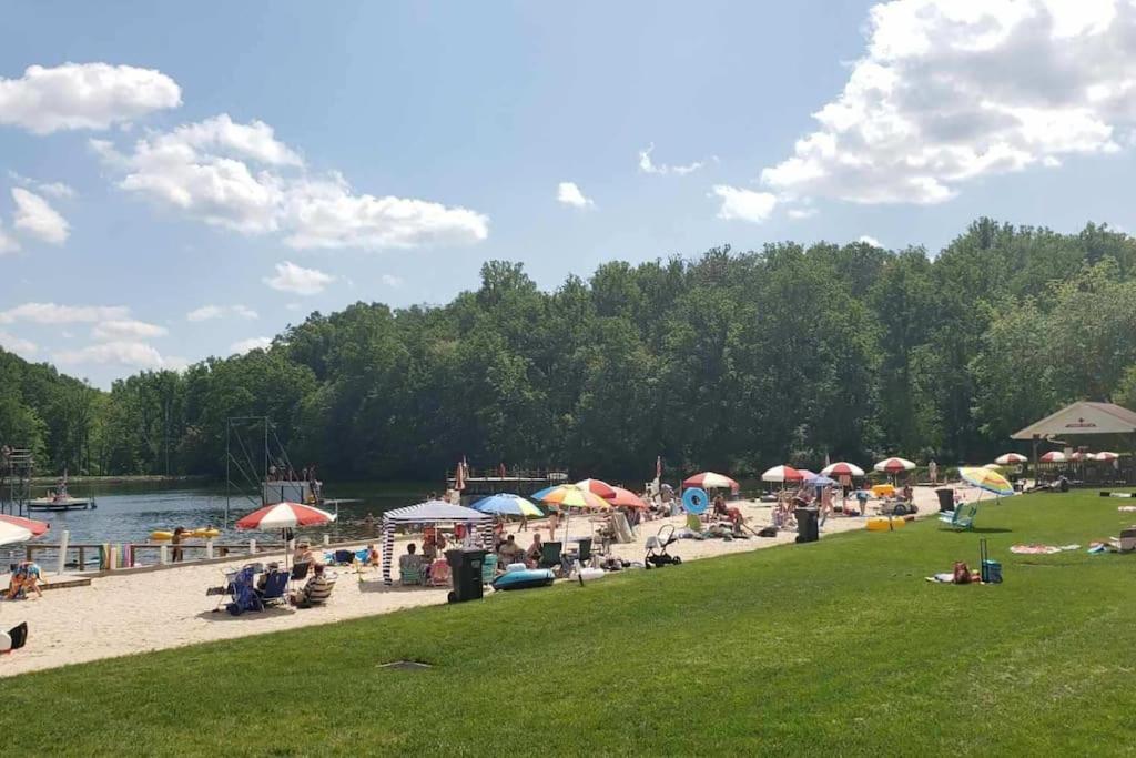 Modern Cabin With Hot Tub Grill Lake Beach Wineries Hiking Fishing And Hershey Park Family And Pet Friendly Superhosts On Ab&B Mount Gretna 외부 사진